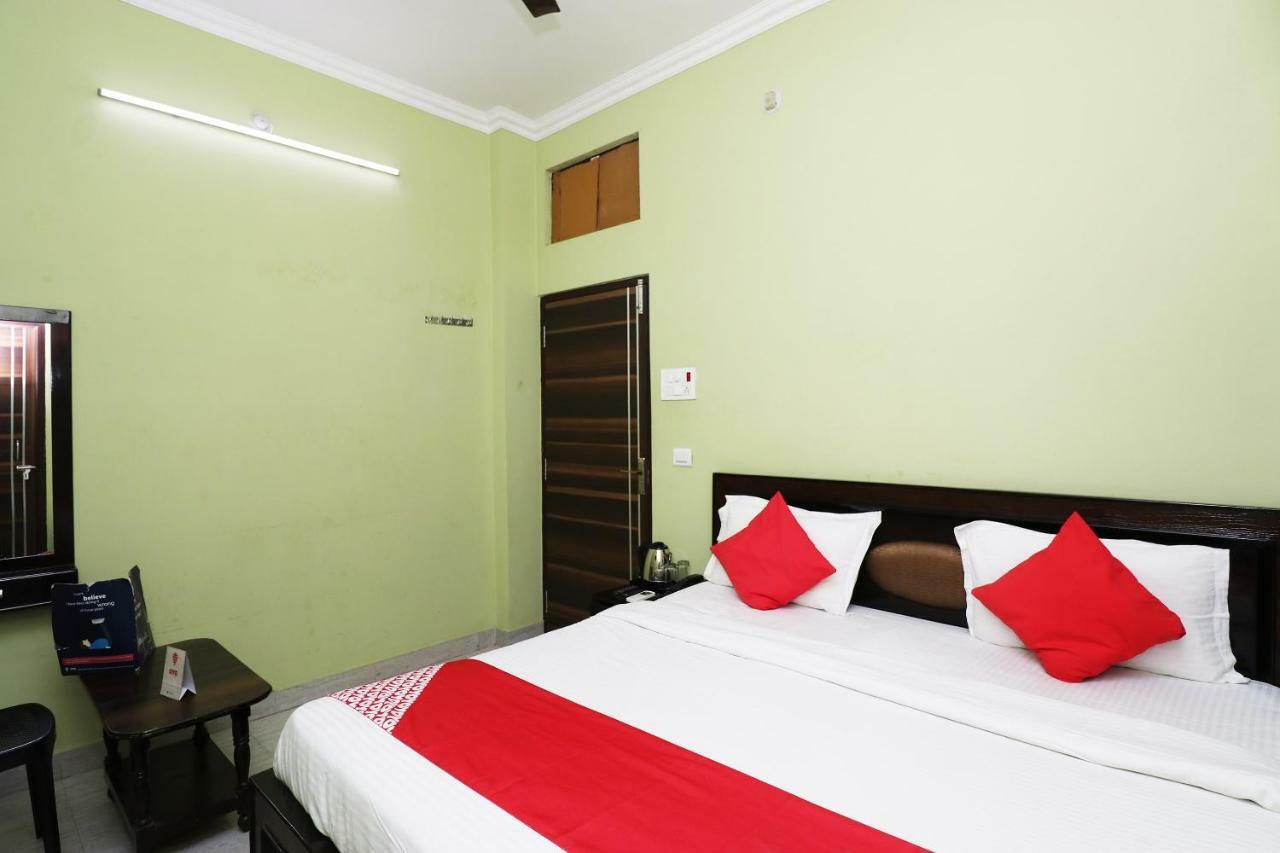 Capital O 11480 Hotel Blue Star Varanasi Dış mekan fotoğraf